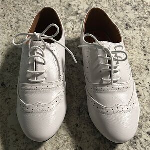 Women’s White Brogue Oxford Flats — Classic Lace-Up Loafers